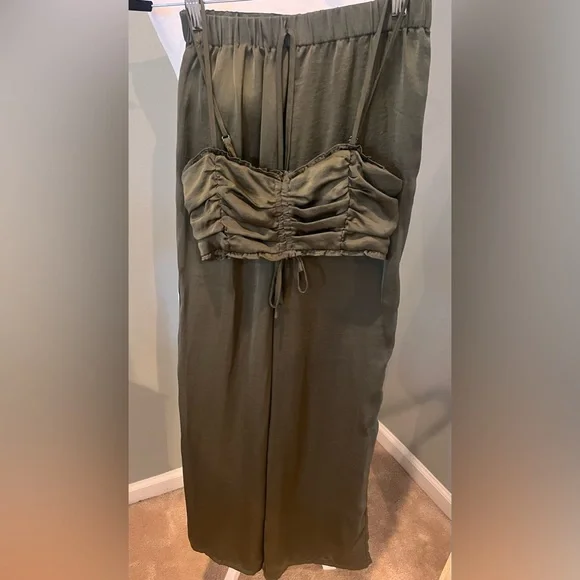 Forever 21- Cropped top and pants set - Picture 1 of 2